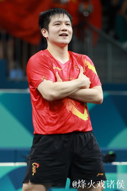 樊振东庆祝动作诠释体育精神 樊振东庆祝动作诠释体育精神